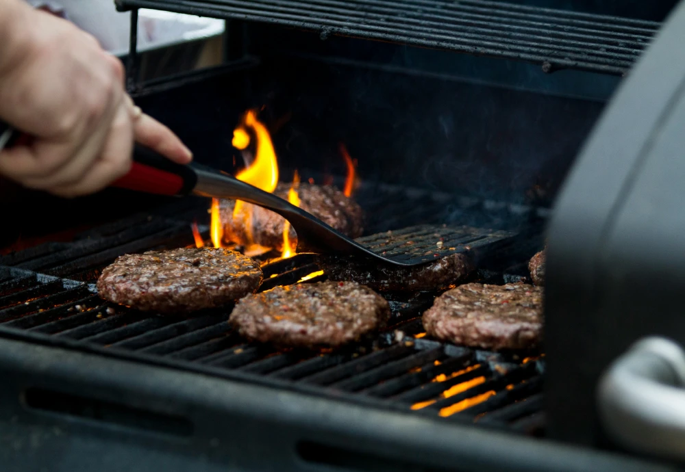 how does wood pellet grill work