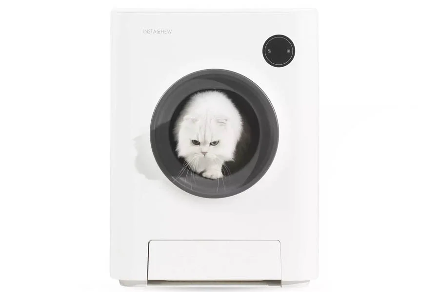 cleaning litter box